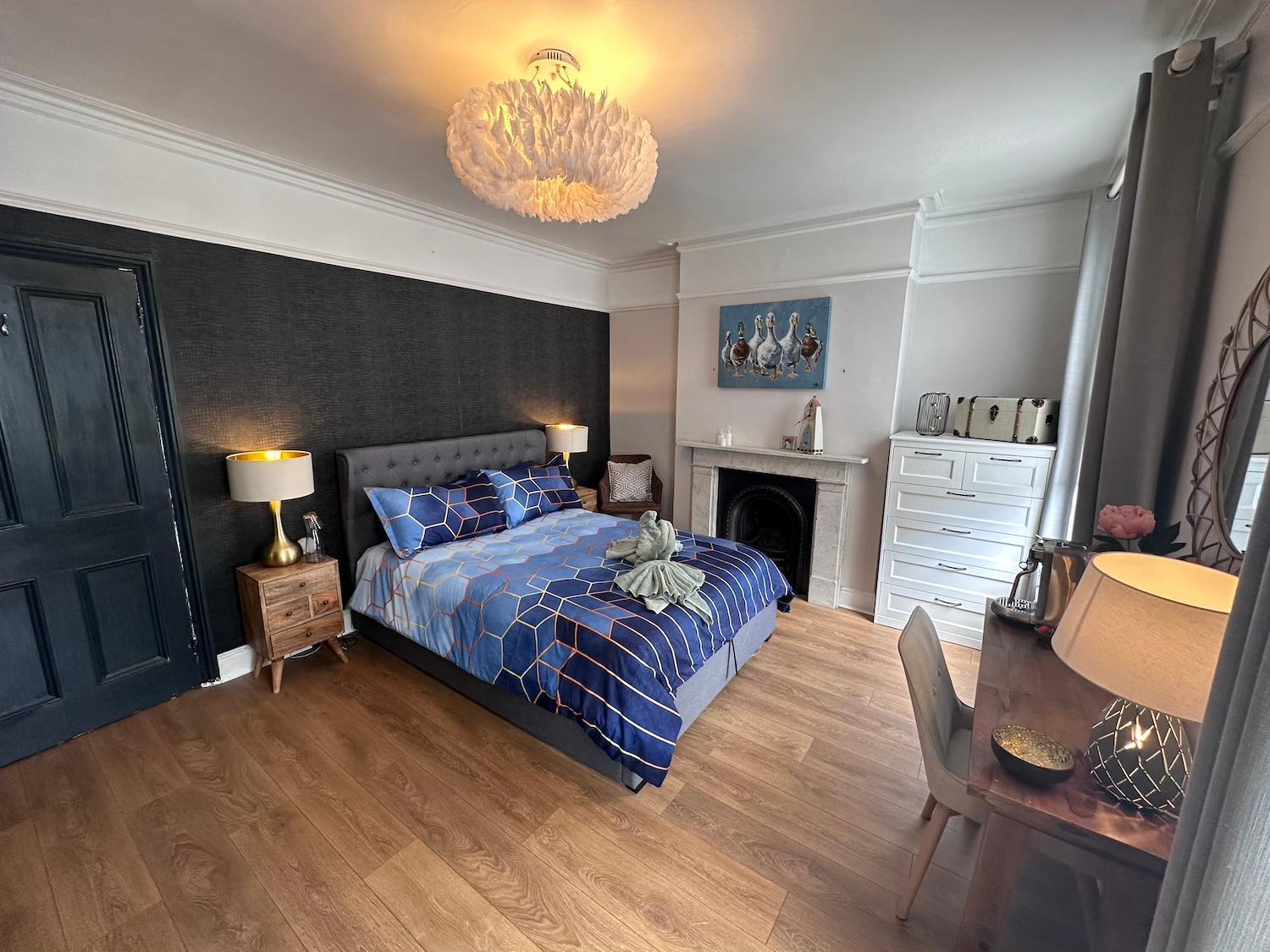 Large Bedroom In Beautiful House ลอนดอน ภายนอก รูปภาพ