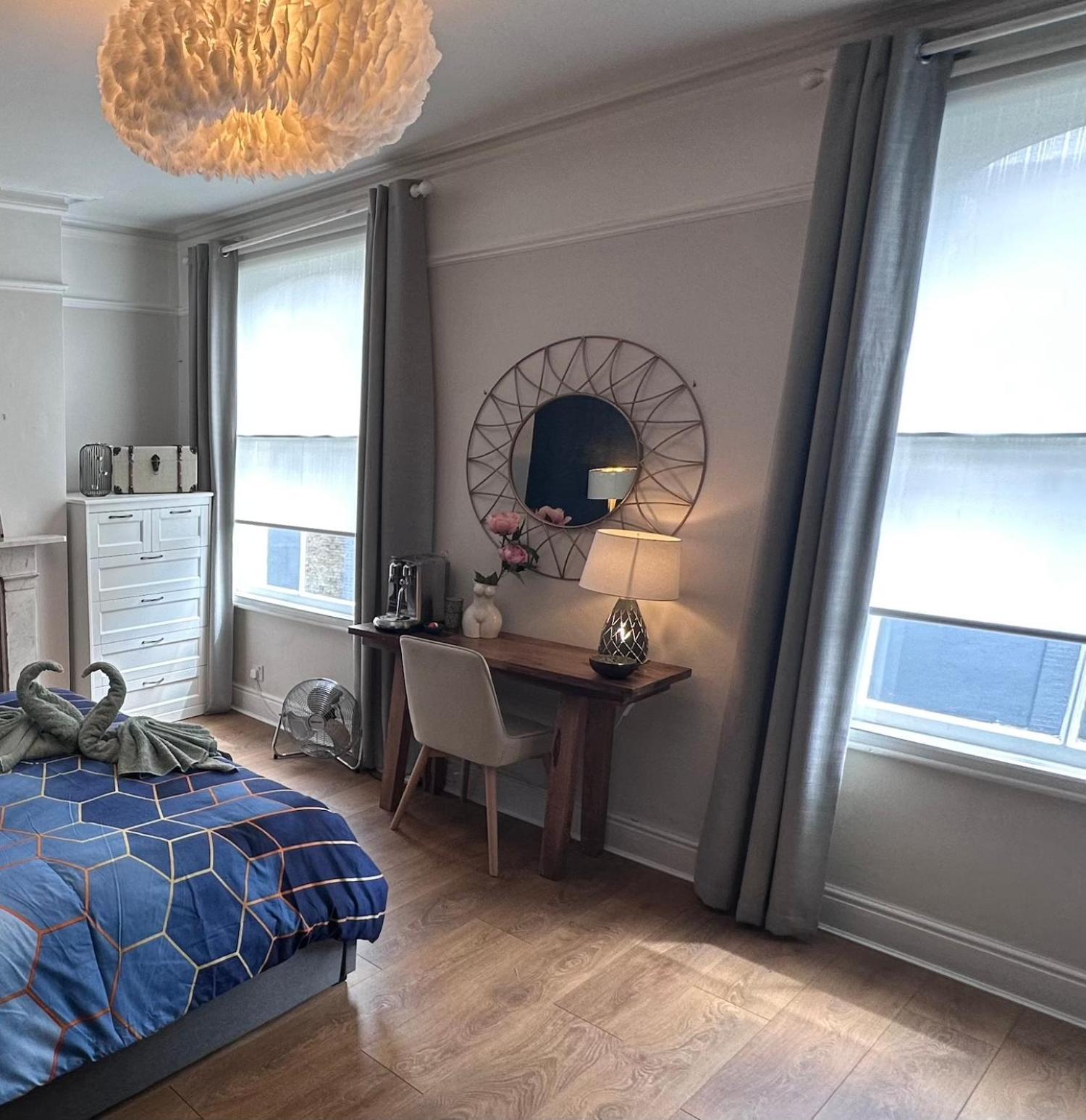 Large Bedroom In Beautiful House ลอนดอน ภายนอก รูปภาพ